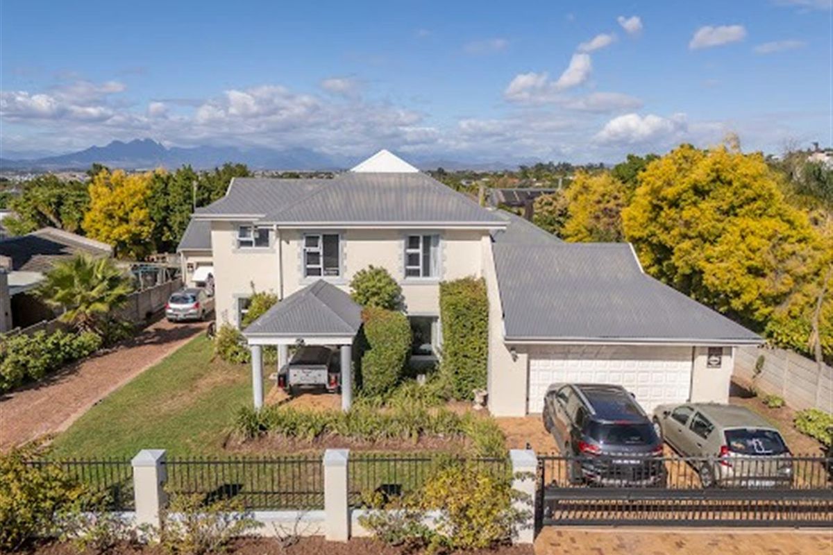 Dual Living Opportunity in Sought-After Vierlanden with Space, Flow and  Flexibility - Photo 4