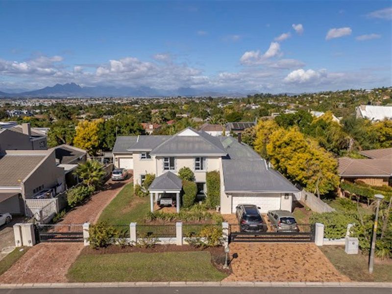 Dual Living Opportunity in Sought-After Vierlanden with Space, Flow and  Flexibility - Photo 2