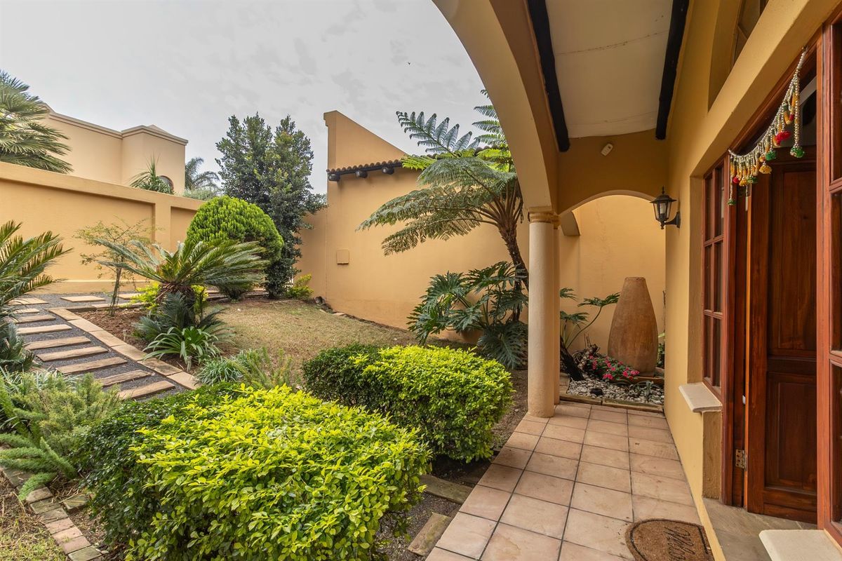 3 Bedroom Cluster For Sale in North Riding - Photo 4