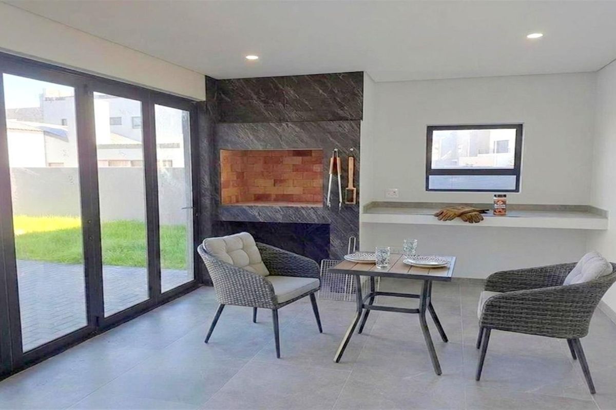 Brand new 4 Bedroom family home, awaiting it's first owner! - Photo 2