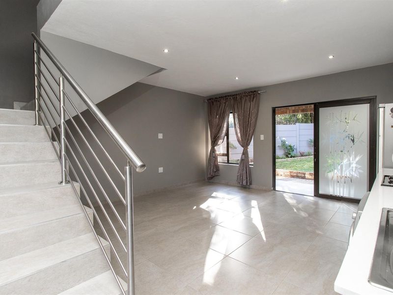 Semi-furnished, modern duplex-cottage - Photo 9