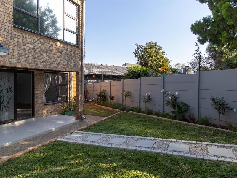 Semi-furnished, modern duplex-cottage - Photo 2