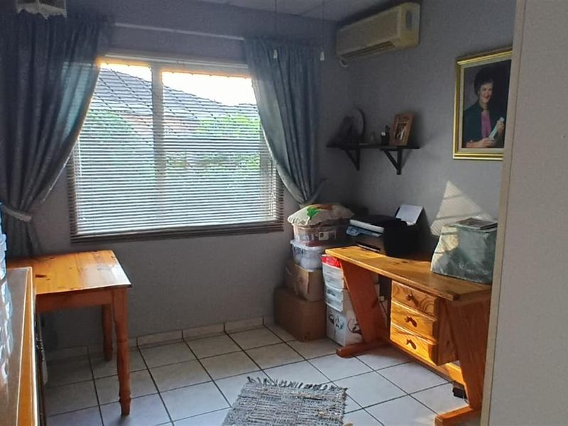 3 Bedroom house with 2 Bedroom Flatlet for Sale in Birdswood, Richards Bay, KwaZulu Natal - Photo 10