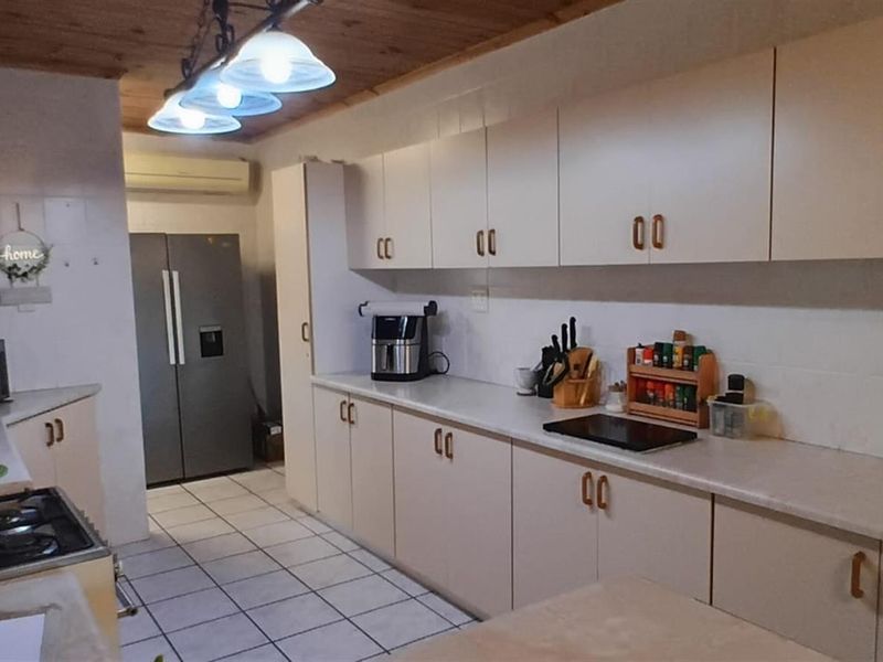 3 Bedroom house with 2 Bedroom Flatlet for Sale in Birdswood, Richards Bay, KwaZulu Natal - Photo 4