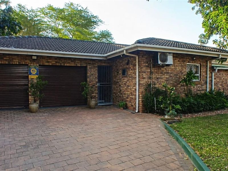 3 Bedroom house with 2 Bedroom Flatlet for Sale in Birdswood, Richards Bay, KwaZulu Natal - Photo 3