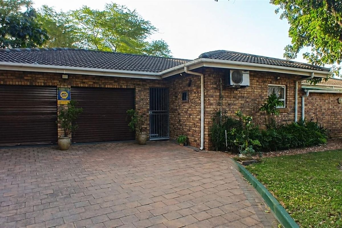 3 Bedroom house with 2 Bedroom Flatlet for Sale in Birdswood, Richards Bay, KwaZulu Natal - Photo 3