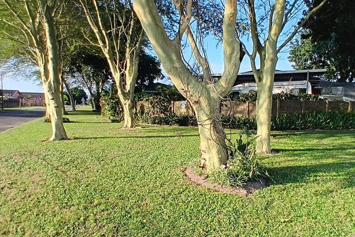 3 Bedroom house with 2 Bedroom Flatlet for Sale in Birdswood, Richards Bay, KwaZulu Natal - Photo 2