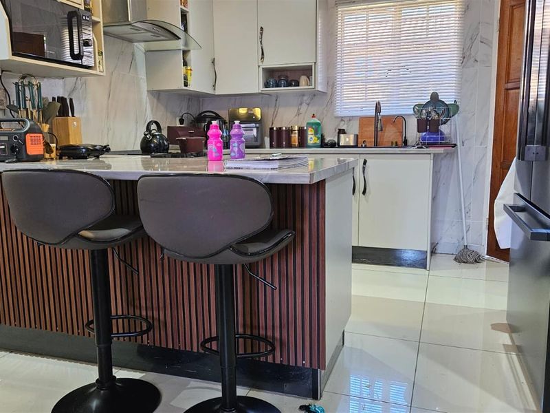 Townhouse For Sale in Amandasig, Akasia - Photo 6
