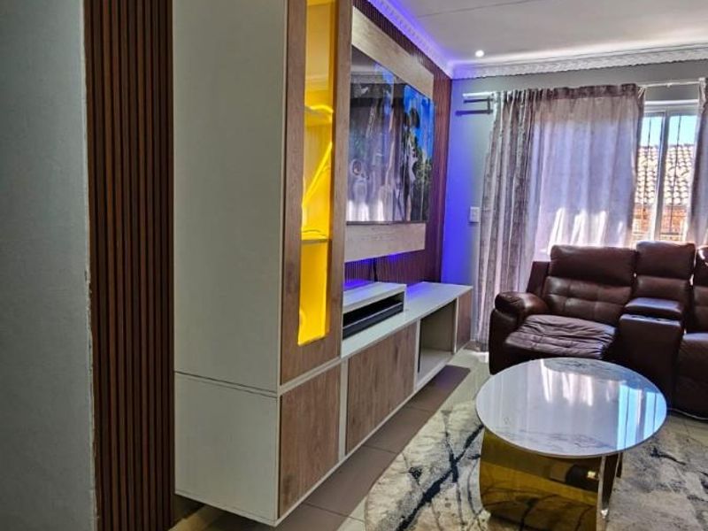 Townhouse For Sale in Amandasig, Akasia - Photo 9