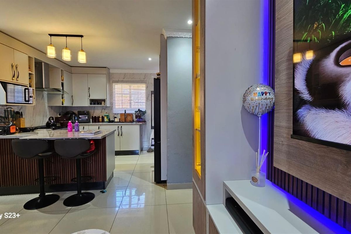 Townhouse For Sale in Amandasig, Akasia - Photo 4