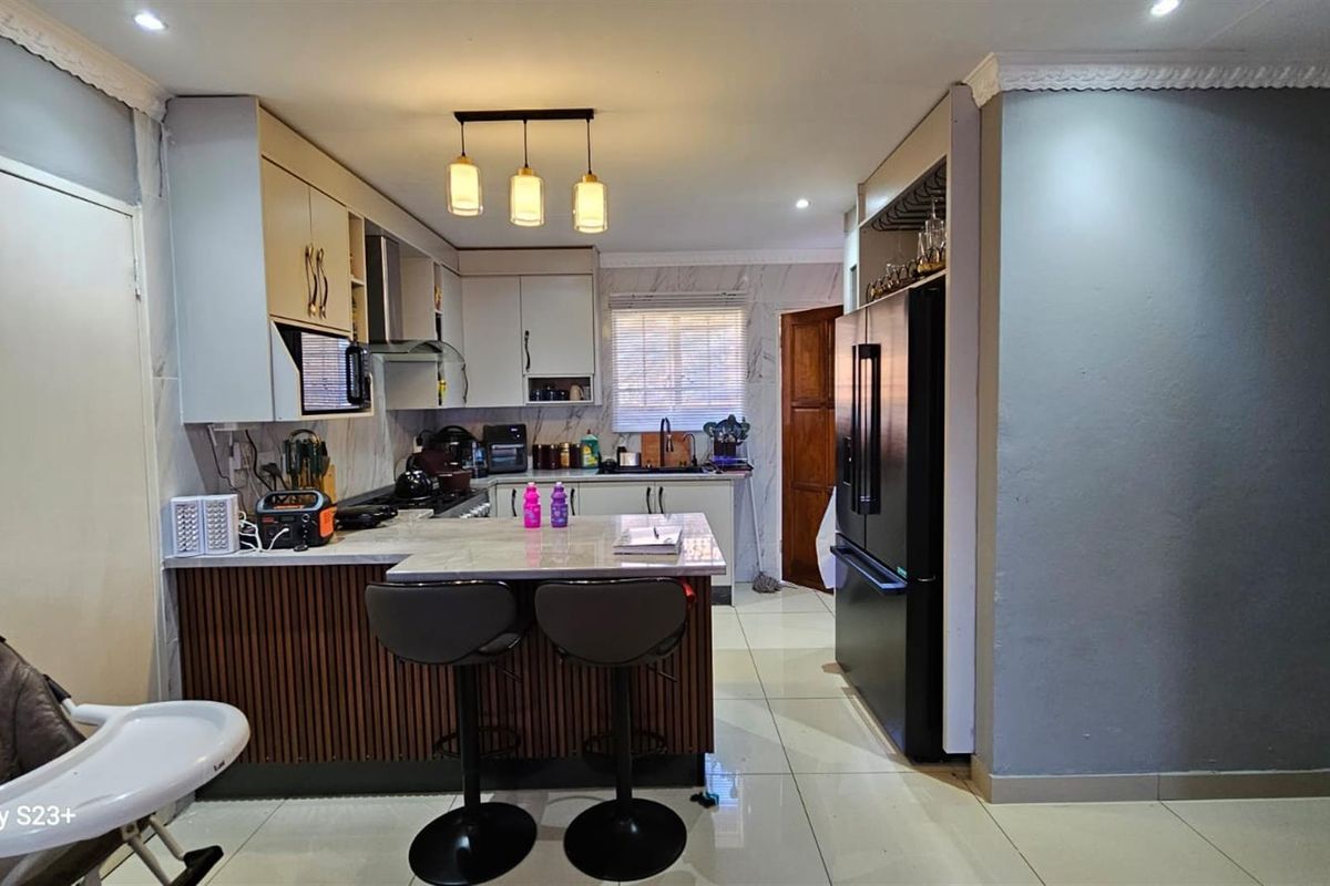 Townhouse For Sale in Amandasig, Akasia - Photo 5