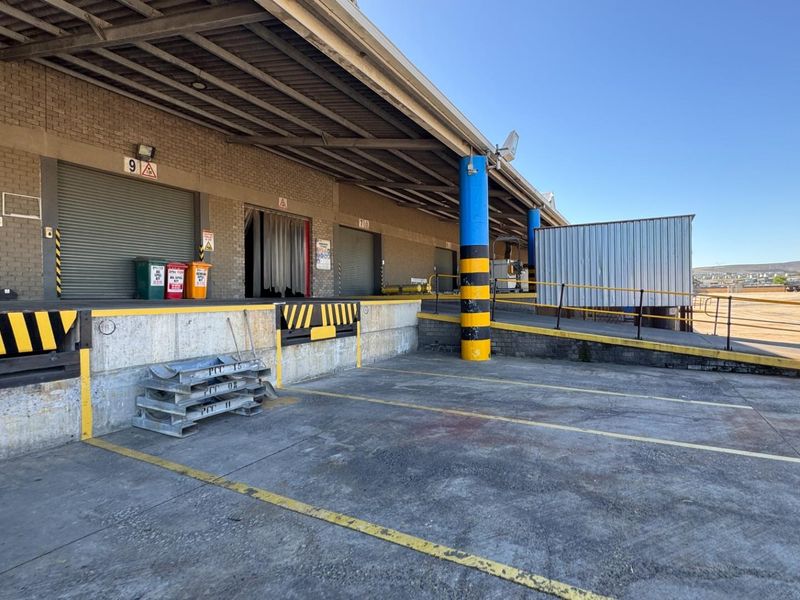 5,990m2 Warehouse To Let | Killarney Gardens | Large Yard Component - Photo 8
