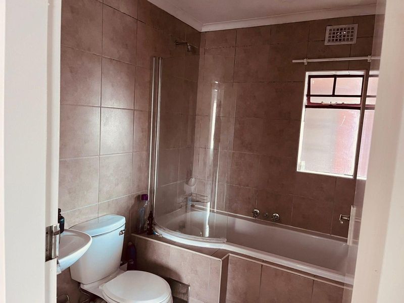 Apartment To Rent in Noordwyk, Midrand - Photo 2
