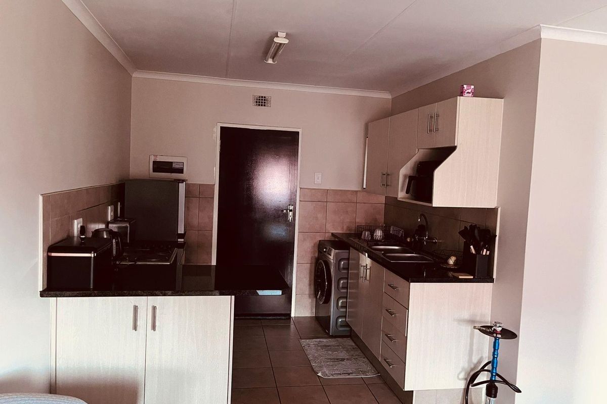 Apartment To Rent in Noordwyk, Midrand - Photo 5