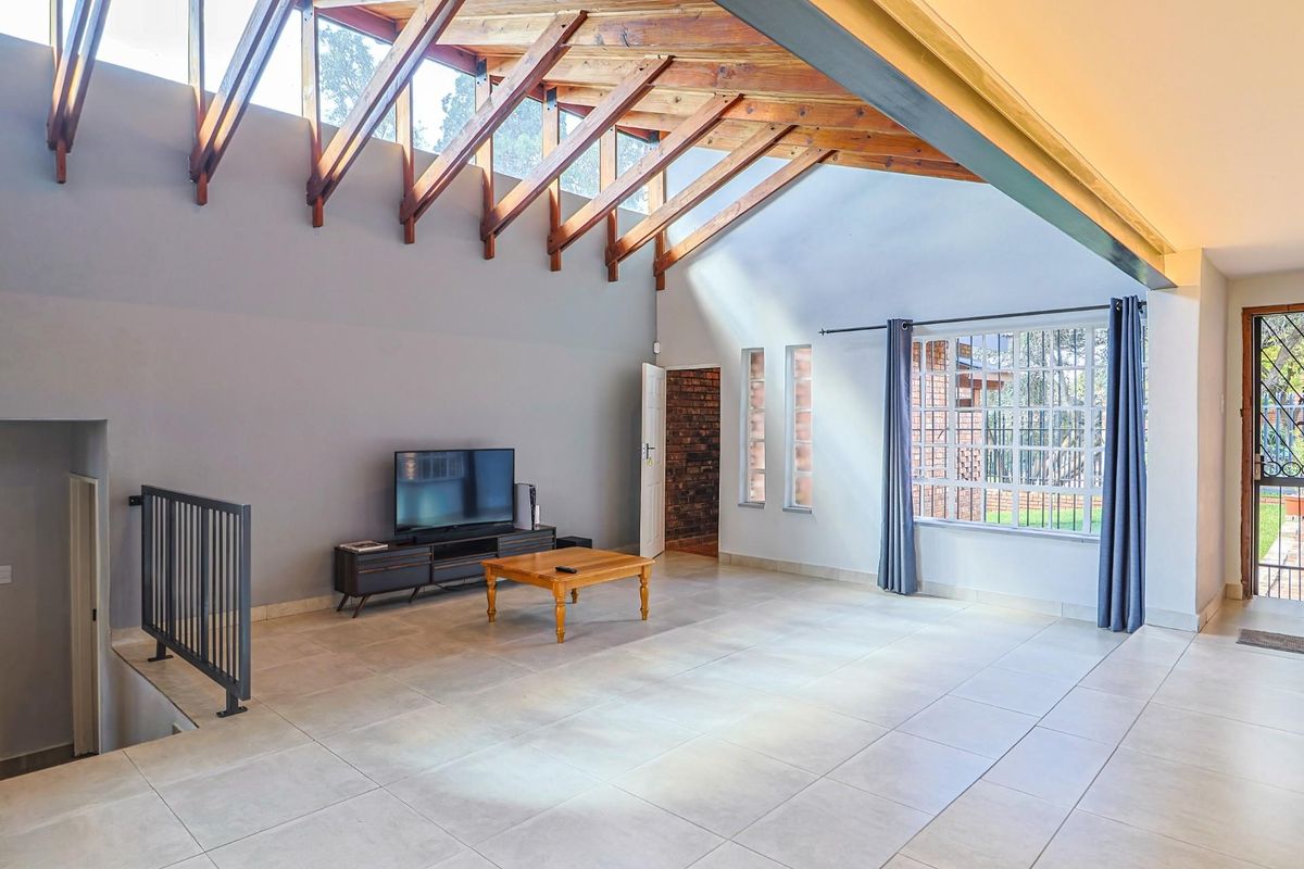 RENOVATED, FOUR BEDROOMS, ENTERTAINERS DREAM IN BOOMED OFF STREET!! - Photo 5