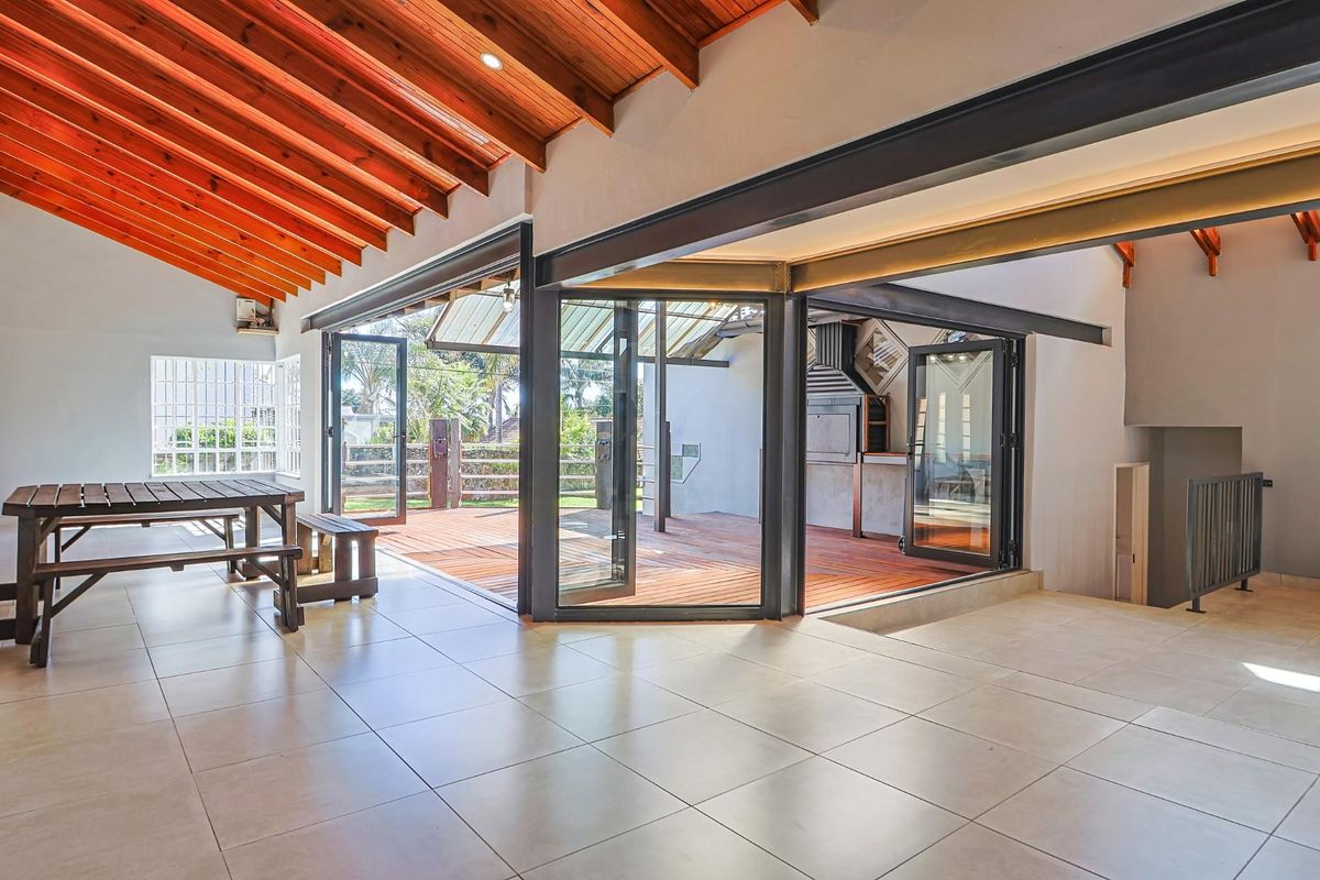RENOVATED, FOUR BEDROOMS, ENTERTAINERS DREAM IN BOOMED OFF STREET!! - Photo 3