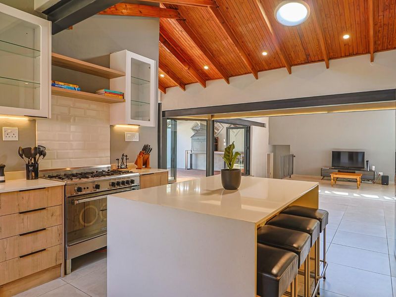 RENOVATED, FOUR BEDROOMS, ENTERTAINERS DREAM IN BOOMED OFF STREET!! - Photo 8