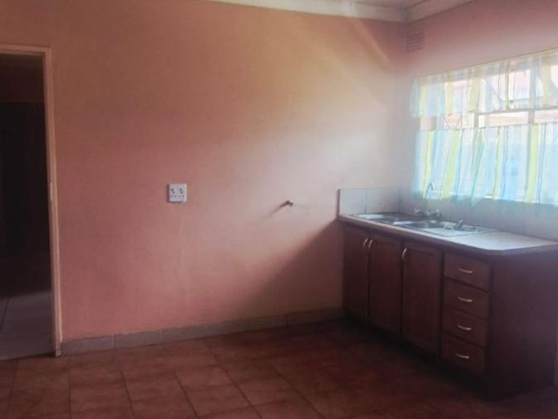 Spacious 3-Bedroom Family Home for Rent East End - Photo 4