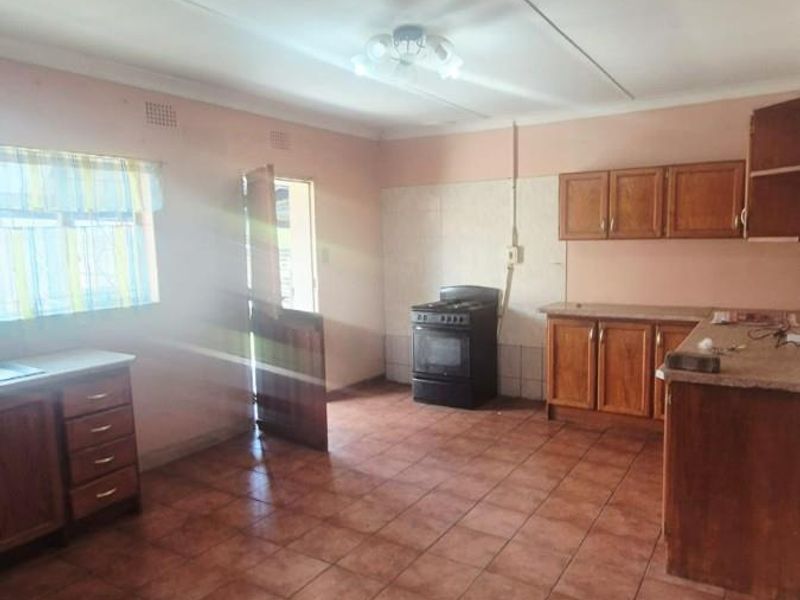 Spacious 3-Bedroom Family Home for Rent East End - Photo 3