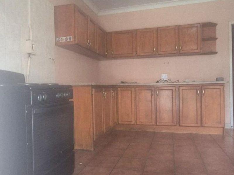 Spacious 3-Bedroom Family Home for Rent East End - Photo 2