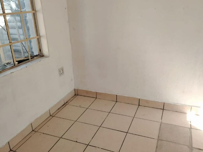 One Bedroom Apartment to Rent - East End - Photo 5