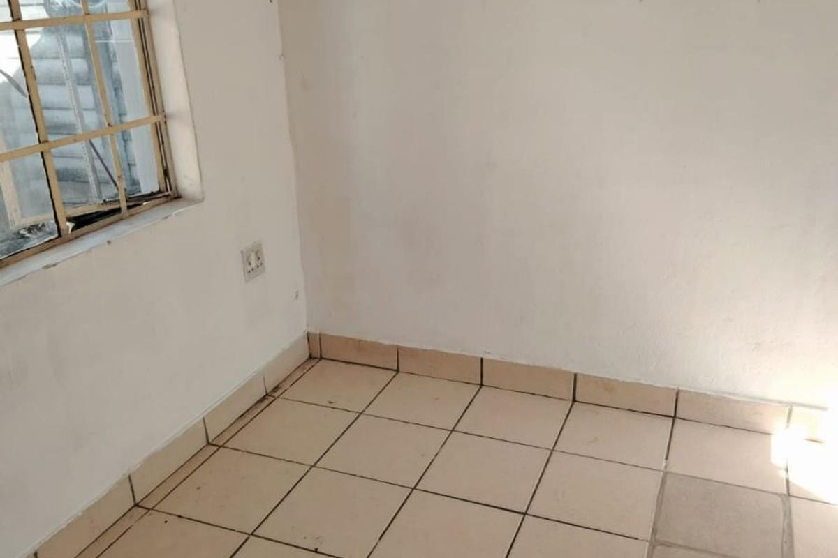 One Bedroom Apartment to Rent - East End - Photo 5
