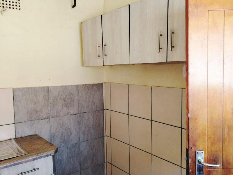 One Bedroom Apartment to Rent - East End - Photo 3
