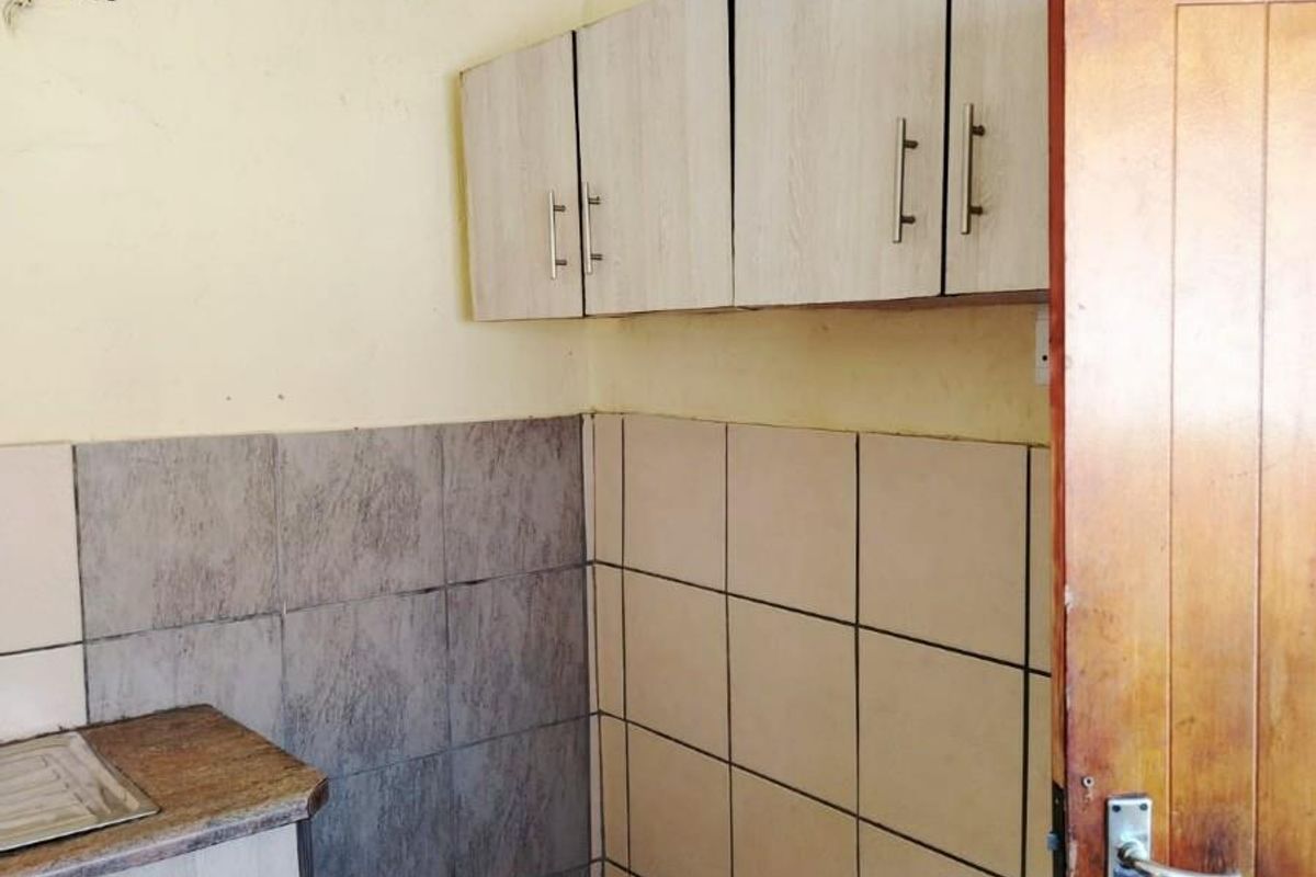 One Bedroom Apartment to Rent - East End - Photo 3