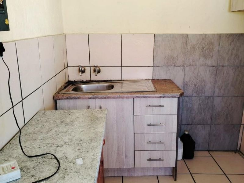 One Bedroom Apartment to Rent - East End - Photo 2