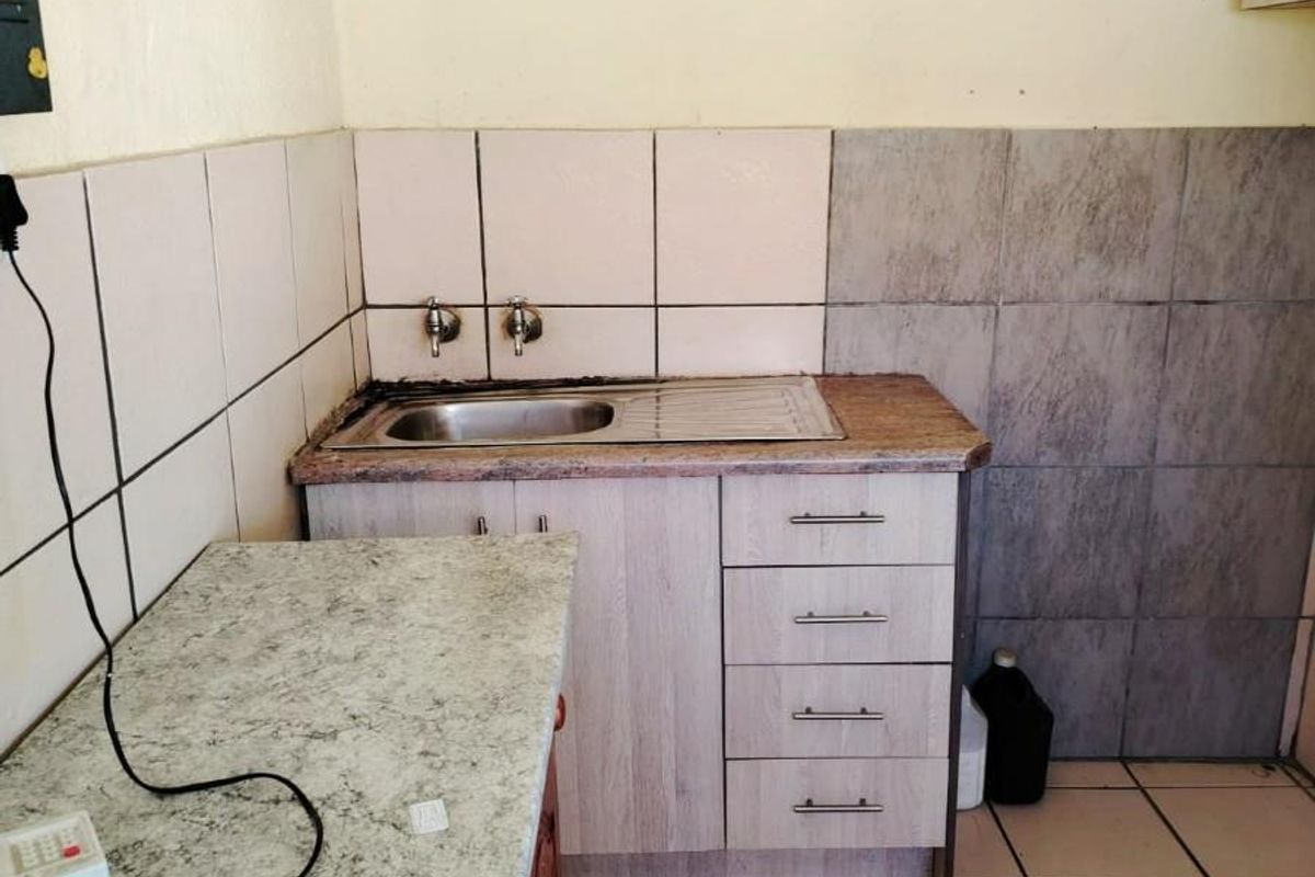 One Bedroom Apartment to Rent - East End - Photo 2