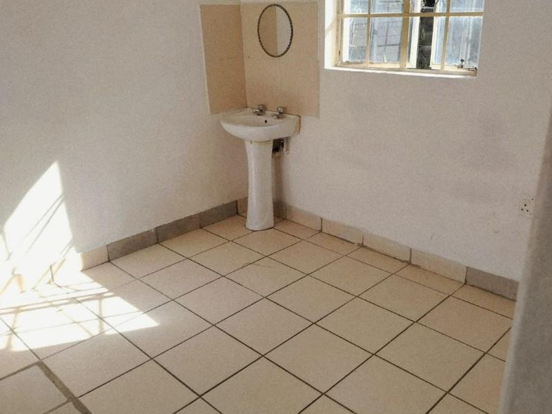 One Bedroom Apartment to Rent - East End - Photo 8