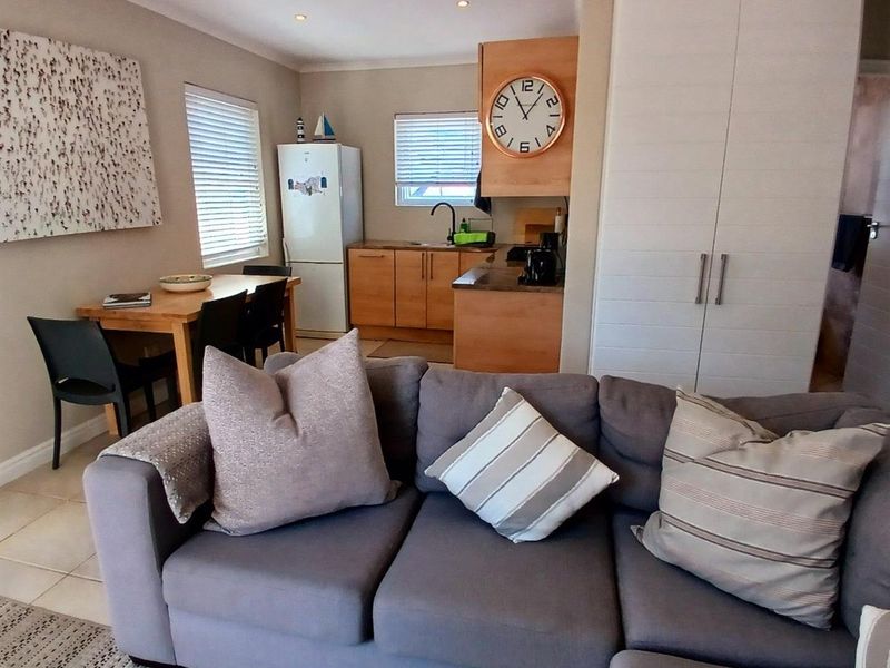 2 Bedroom, 1 Bathroom Cottage On Thesen Island - Photo 1