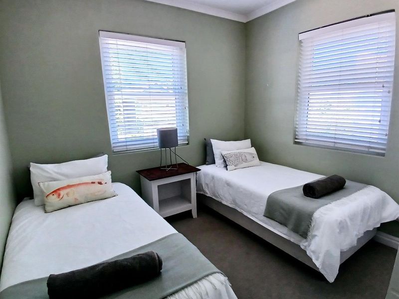 2 Bedroom, 1 Bathroom Cottage On Thesen Island - Photo 5