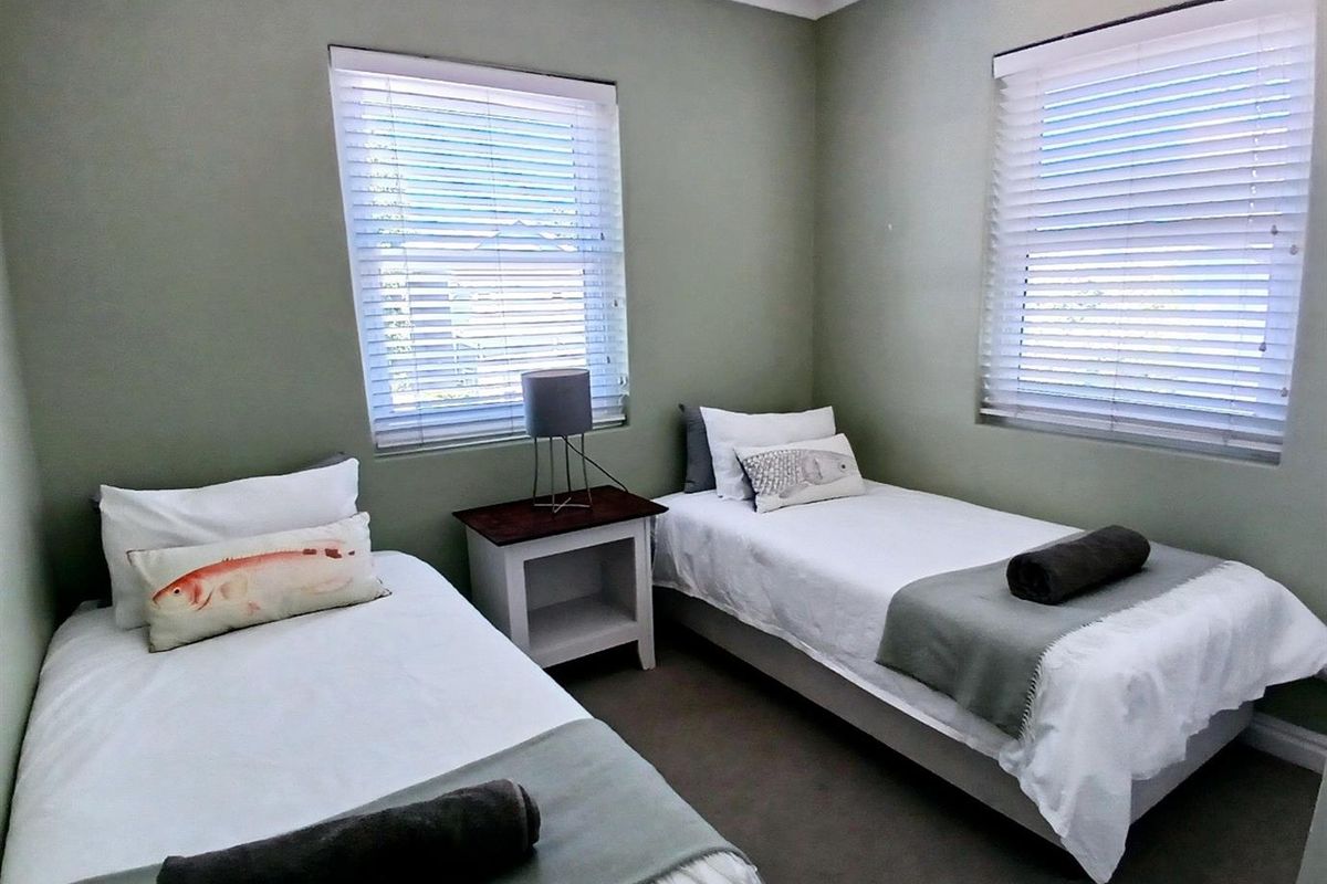 2 Bedroom, 1 Bathroom Cottage On Thesen Island - Photo 5