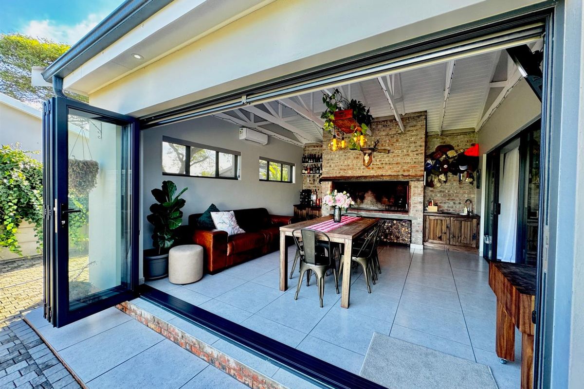 Beautifully Renovated 3-Bedroom Home with Solar Power Exceptional Finishes in Quiet Heiderand Stre - Photo 5