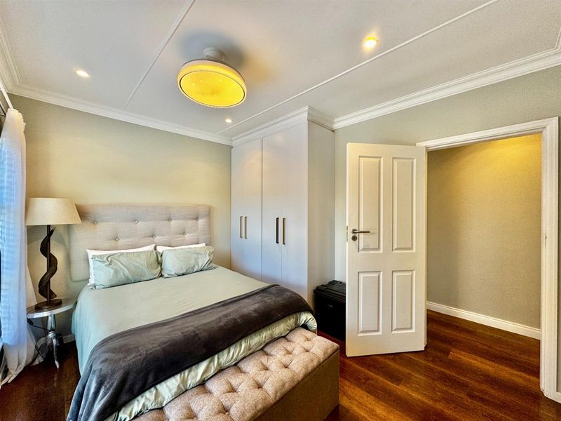 Beautifully Renovated 3-Bedroom Home with Solar Power Exceptional Finishes in Quiet Heiderand Stre - Photo 9
