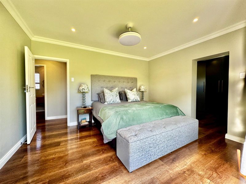 Beautifully Renovated 3-Bedroom Home with Solar Power Exceptional Finishes in Quiet Heiderand Stre - Photo 7