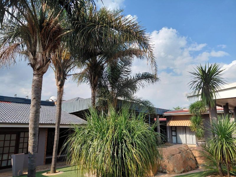 Naturena ,   4 Bedroom house with  2 cottages - Photo 8