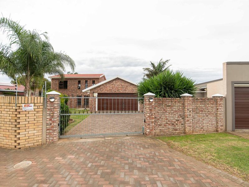 Priced to Sell! Property with Pool, Tanks + Solar Panels | Listed by Danté Koen, eXp Realty - Photo 2