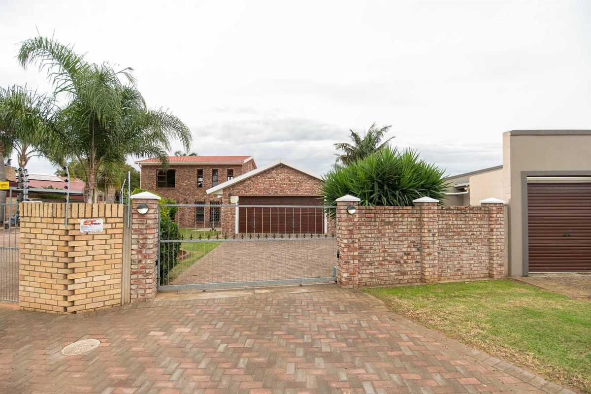 Priced to Sell! Property with Pool, Tanks + Solar Panels | Listed by Danté Koen, eXp Realty - Photo 2