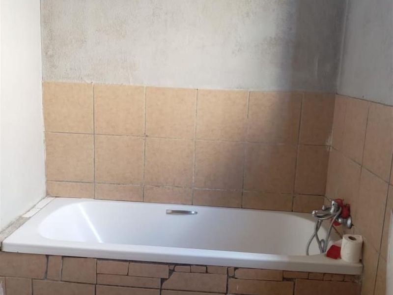 3 BEDROOM HOUSE FOR SALE IN PROTEA GLEN EXT13 - Photo 8