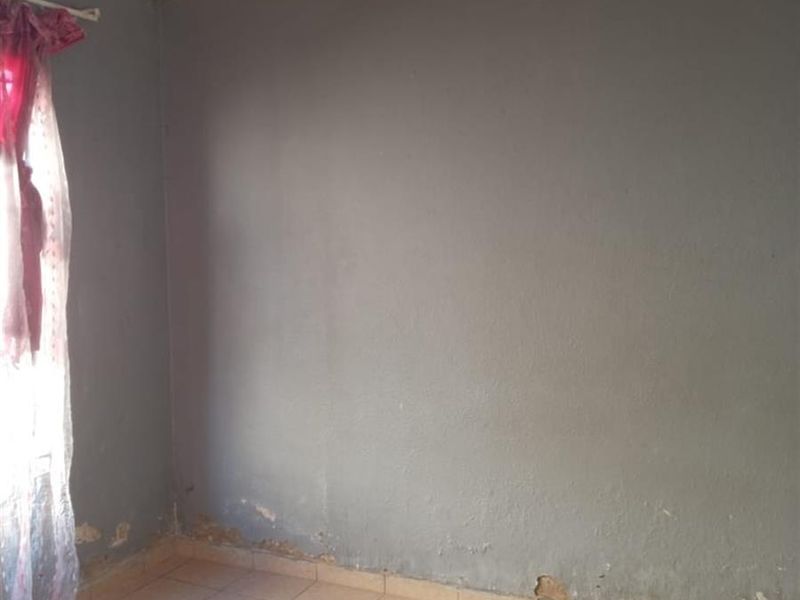 3 BEDROOM HOUSE FOR SALE IN PROTEA GLEN EXT13 - Photo 7