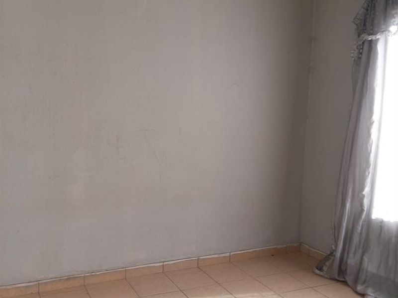 3 BEDROOM HOUSE FOR SALE IN PROTEA GLEN EXT13 - Photo 3