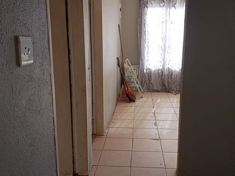 3 BEDROOM HOUSE FOR SALE IN PROTEA GLEN EXT13 - Photo 5
