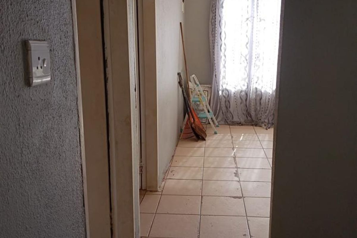 3 BEDROOM HOUSE FOR SALE IN PROTEA GLEN EXT13 - Photo 5