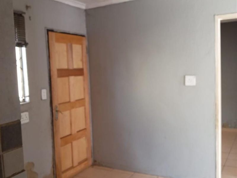 3 BEDROOM HOUSE FOR SALE IN PROTEA GLEN EXT13 - Photo 6