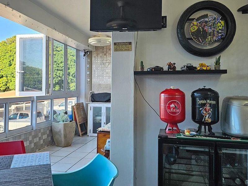 Pristine Ground Floor2 Bedroom Apartment with SEA VIEWS - Photo 1