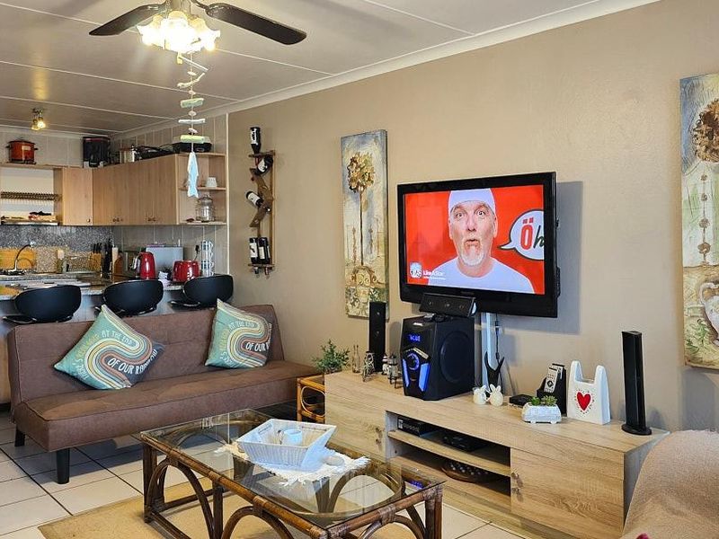 Pristine Ground Floor2 Bedroom Apartment with SEA VIEWS - Photo 10