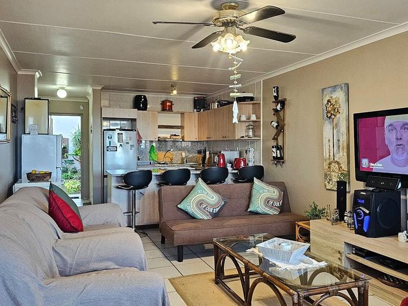 Pristine Ground Floor2 Bedroom Apartment with SEA VIEWS - Photo 9