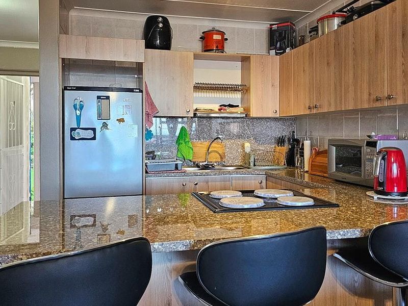 PERFECT LOCATION TURNKEY FIRST TIME INVESTMENT - Photo 10